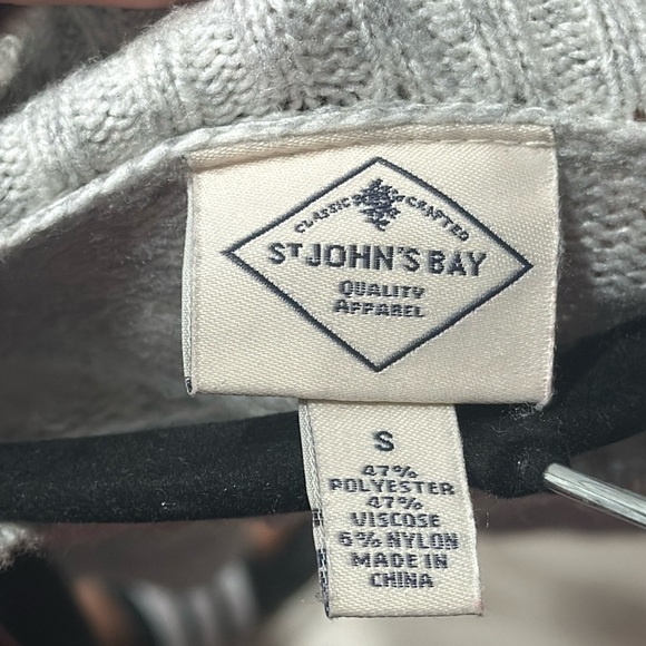 ST. JOHN’S BAY Women’s Light Gray Sweater Sz Small - Picture 4 of 6